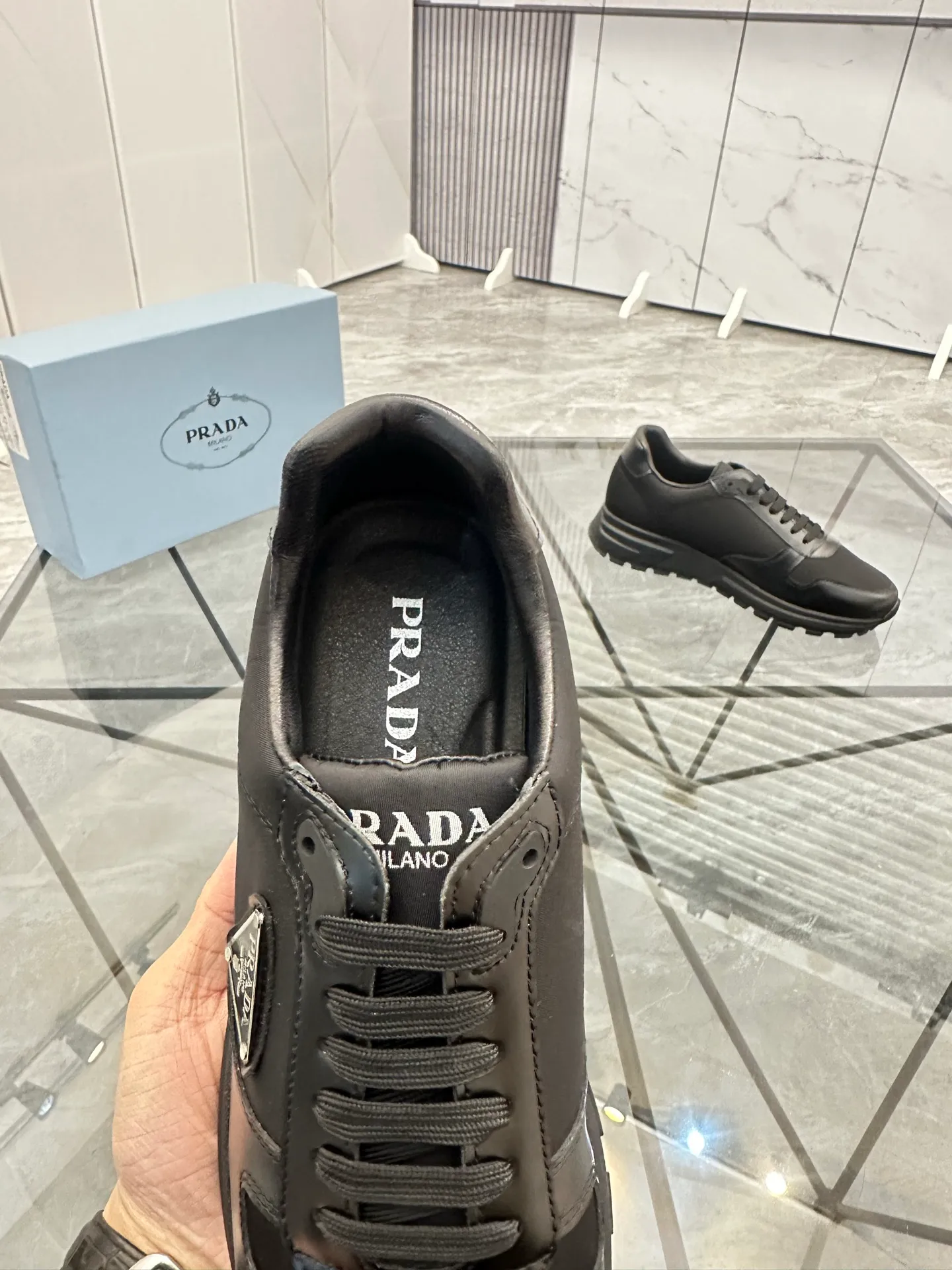 Men's shoes: 💰P440¥ Product trademark: Prada *"Prada*" low-top casual shoes Regular size: 38-44 (can be customized to 45.46) Product materials: imported cowhide upper, sheepskin lining, original outsole. Number: 835